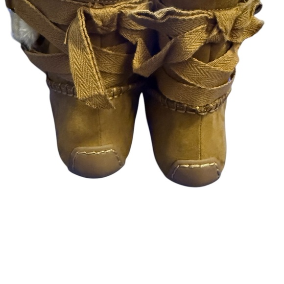 Lucky Brand ACCALIE Tan Faux Fur Lined Moccasin Ankle Boot size 10 - Picture 2 of 7